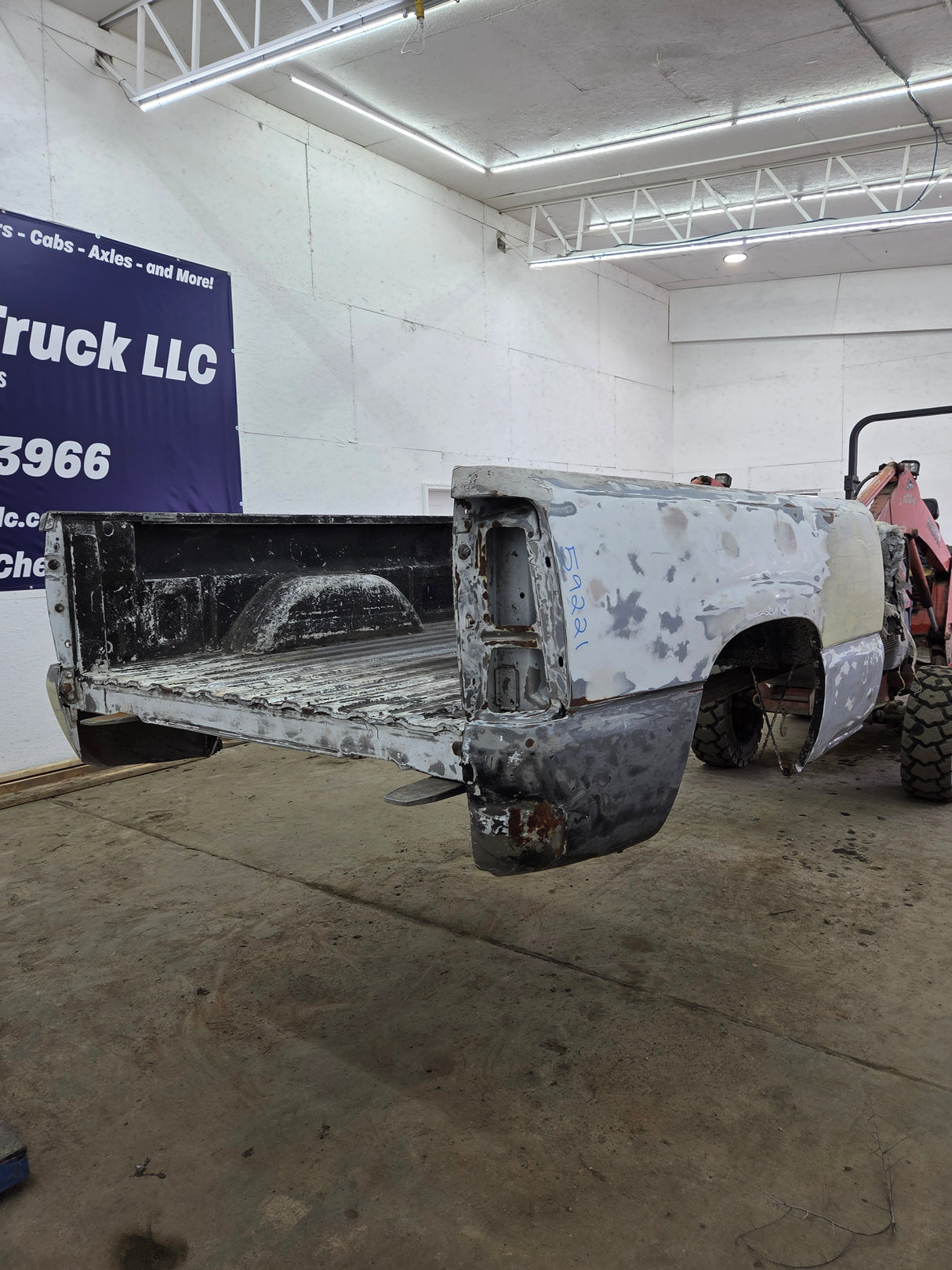 1999-2007 Chevrolet Silverado / GMC Sierra 1500 2500HD 3500HD 6' 6" Short Truck Bed