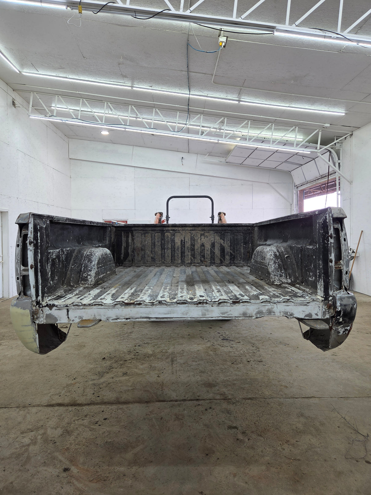 1999-2007 Chevrolet Silverado / GMC Sierra 1500 2500HD 3500HD 6' 6" Short Truck Bed