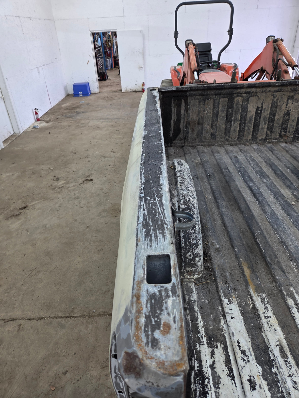 1999-2007 Chevrolet Silverado / GMC Sierra 1500 2500HD 3500HD 6' 6" Short Truck Bed