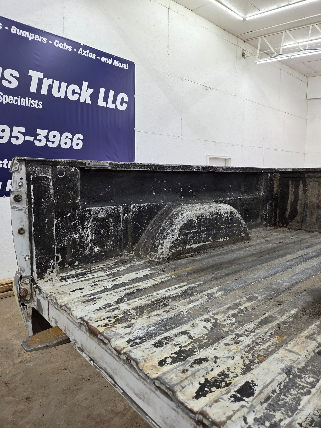 1999-2007 Chevrolet Silverado / GMC Sierra 1500 2500HD 3500HD 6' 6" Short Truck Bed