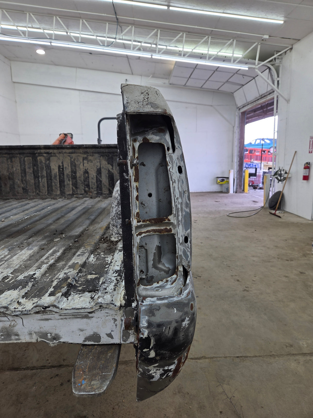 1999-2007 Chevrolet Silverado / GMC Sierra 1500 2500HD 3500HD 6' 6" Short Truck Bed