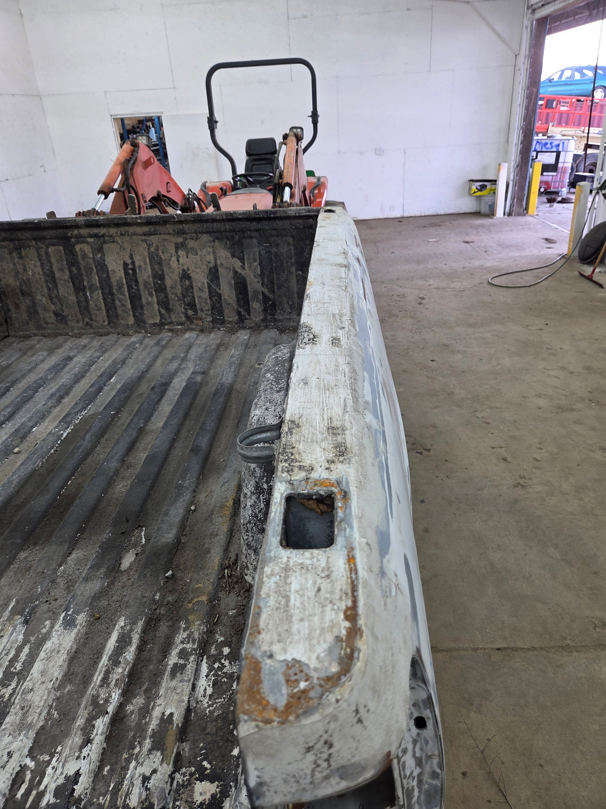 1999-2007 Chevrolet Silverado / GMC Sierra 1500 2500HD 3500HD 6' 6" Short Truck Bed