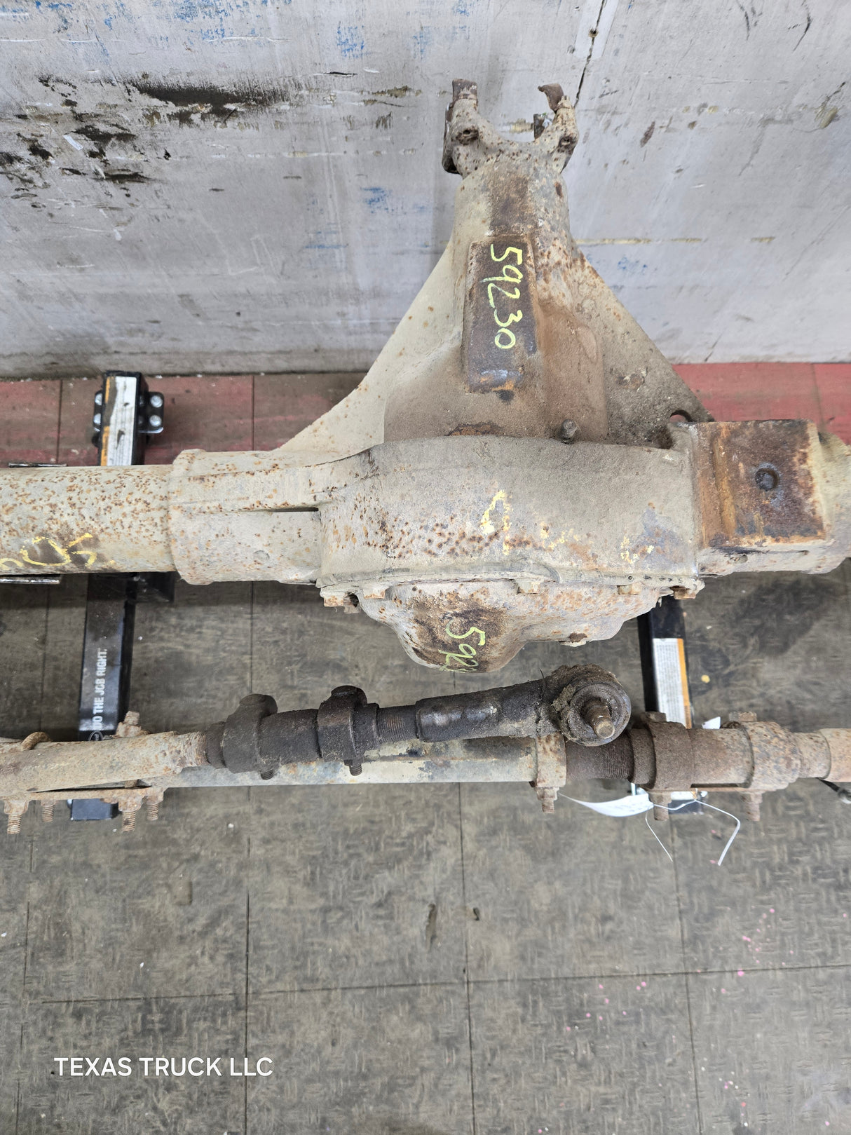 1999-2004 Ford Super Duty F250 F350 SRW Front Axle 4.30 Gear Ratio