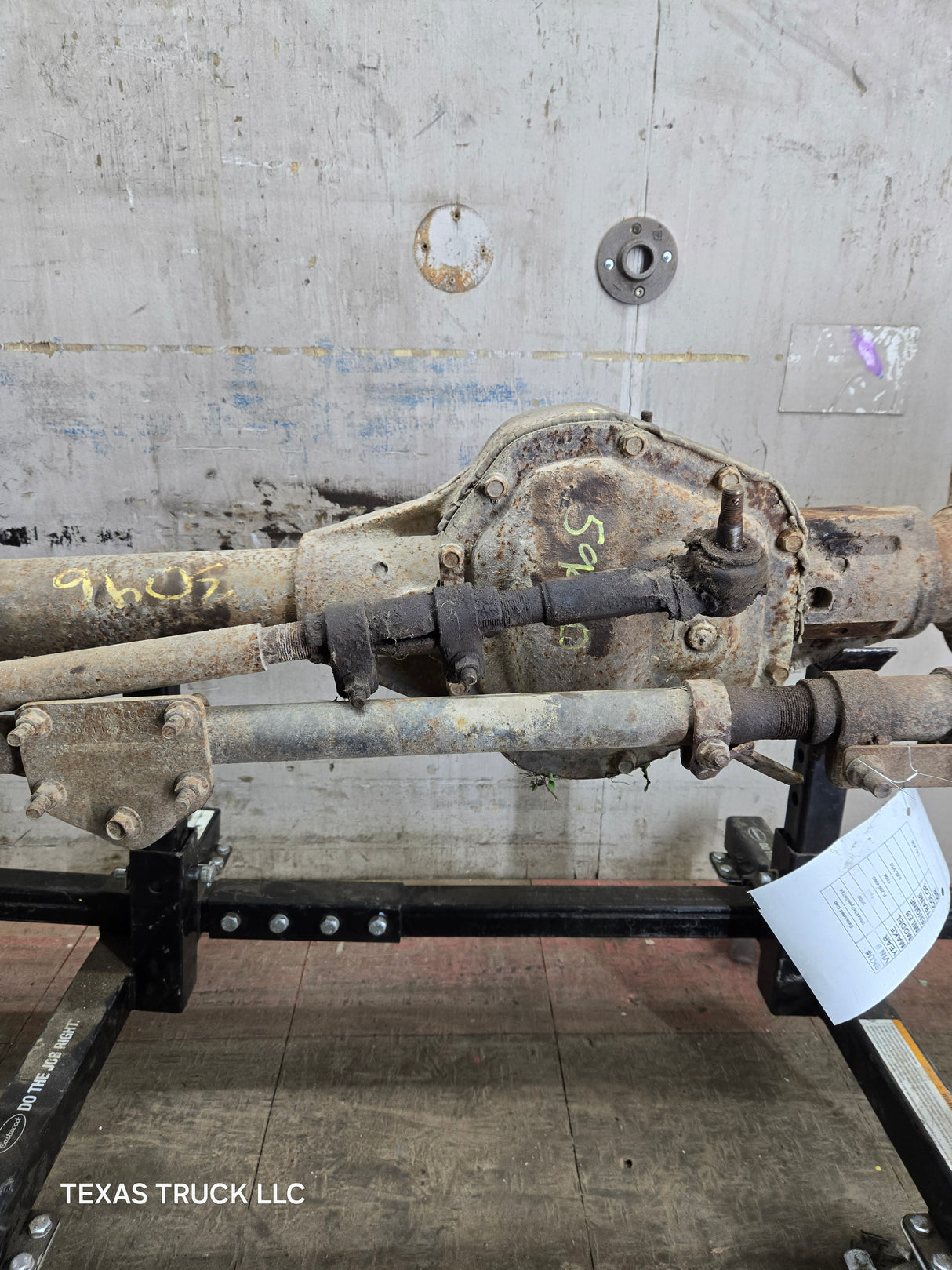 1999-2004 Ford Super Duty F250 F350 SRW Front Axle 4.30 Gear Ratio