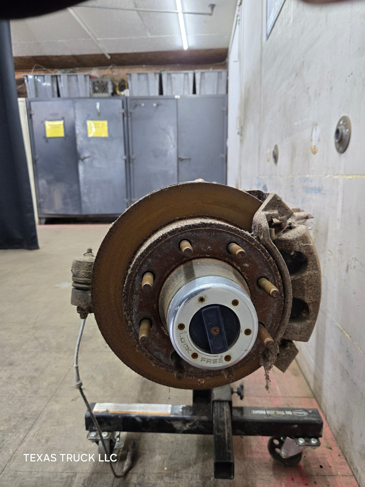 1999-2004 Ford Super Duty F250 F350 SRW Front Axle 4.30 Gear Ratio