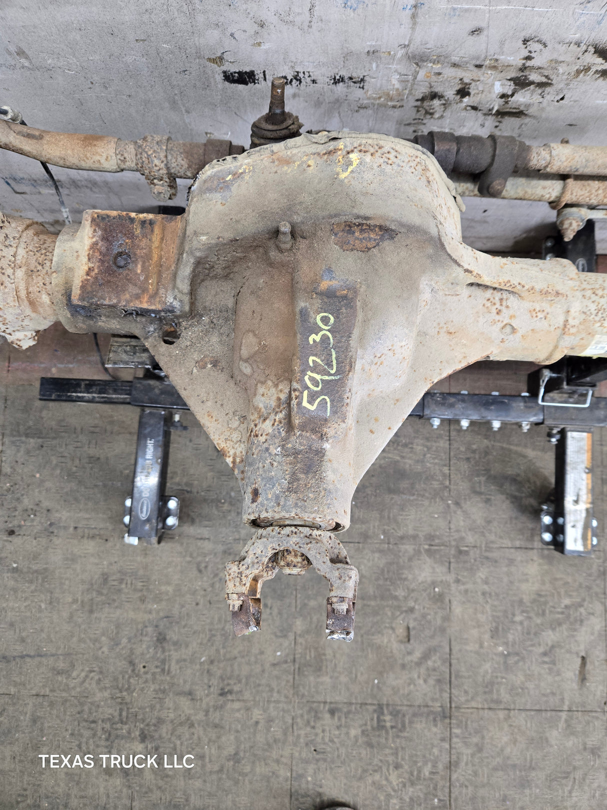 1999-2004 Ford Super Duty F250 F350 SRW Front Axle 4.30 Gear Ratio