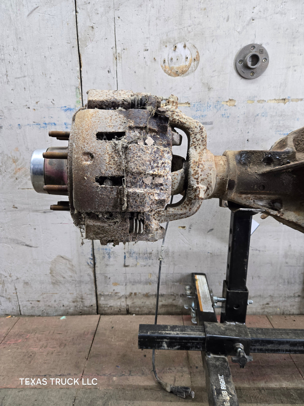 1999-2004 Ford Super Duty F250 F350 SRW Front Axle 4.30 Gear Ratio