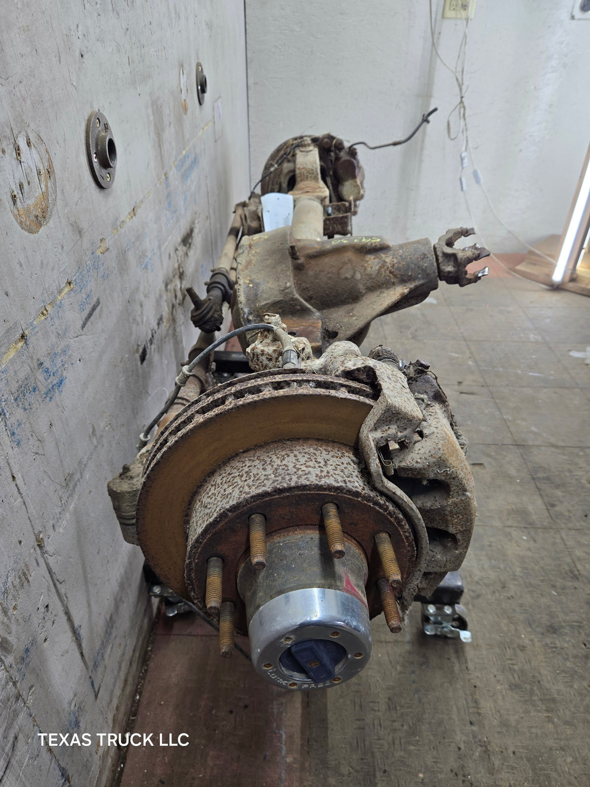 1999-2004 Ford Super Duty F250 F350 SRW Front Axle 4.30 Gear Ratio