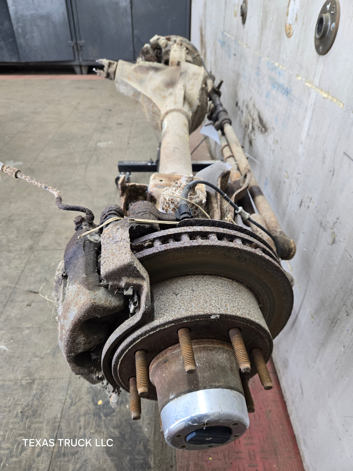 1999-2004 Ford Super Duty F250 F350 SRW Front Axle 4.30 Gear Ratio