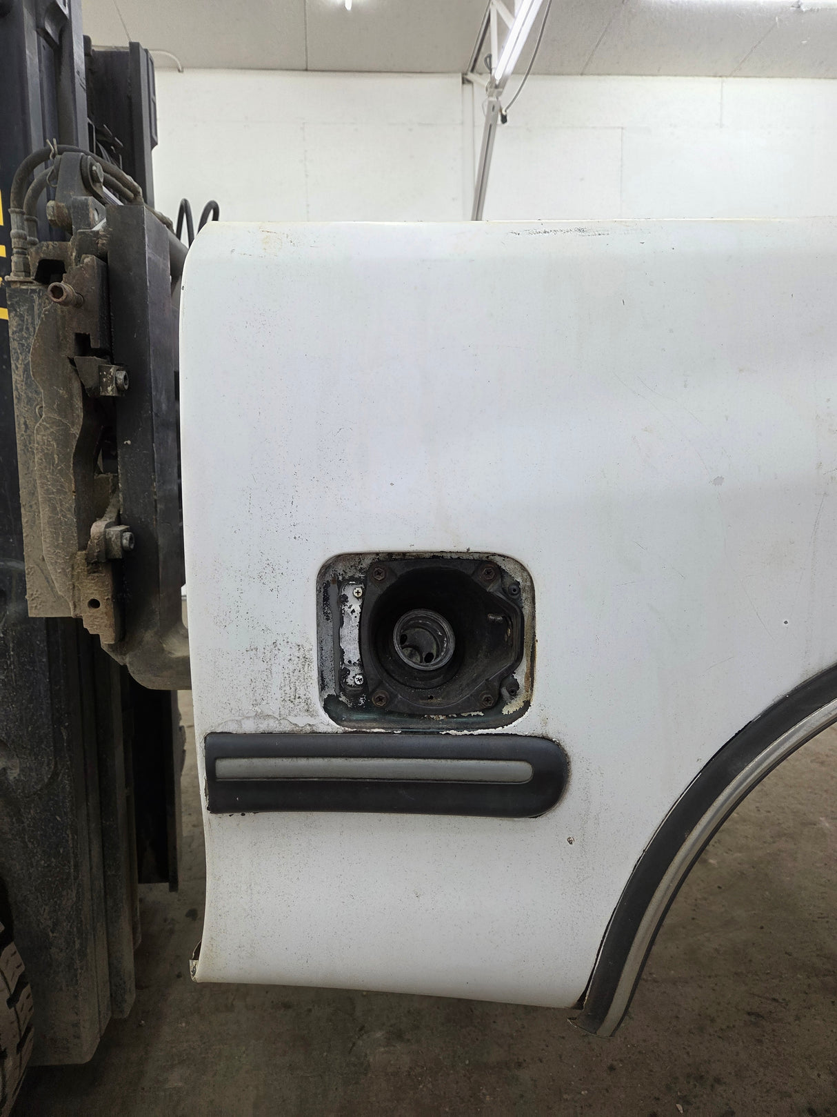 1999-2006 Toyota Tundra Short Bed 6' 5" Truck Bed