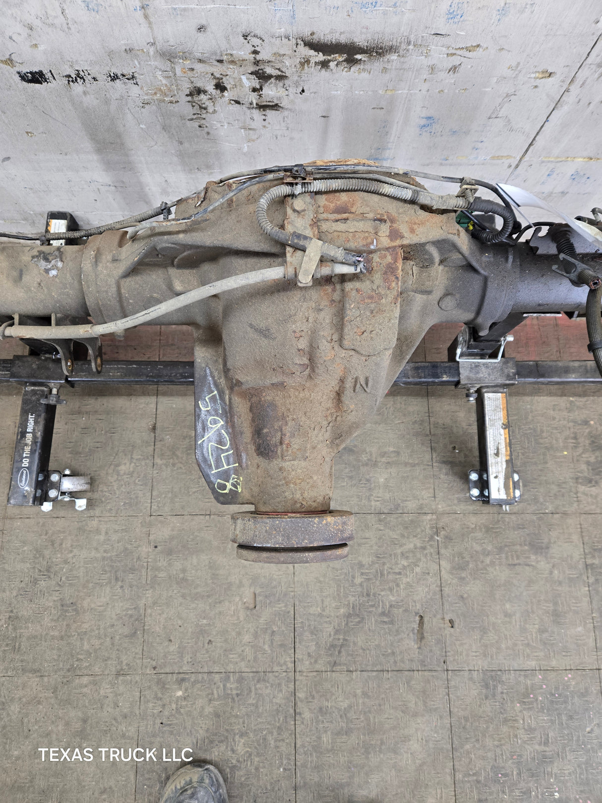 2011-2012 Ford Super Duty F250 F350 Rear Axle 3.73 Gear Ratio Electric Locking Rear End