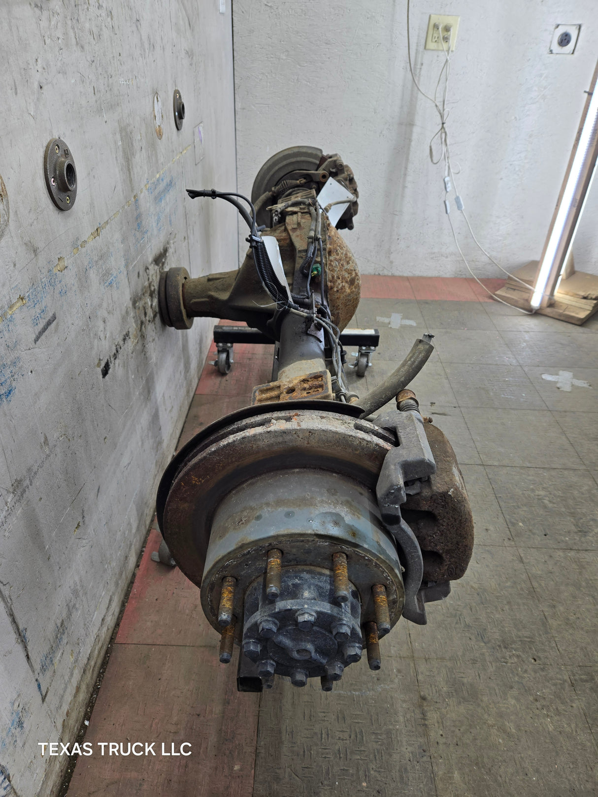 2011-2012 Ford Super Duty F250 F350 Rear Axle 3.73 Gear Ratio Electric Locking Rear End
