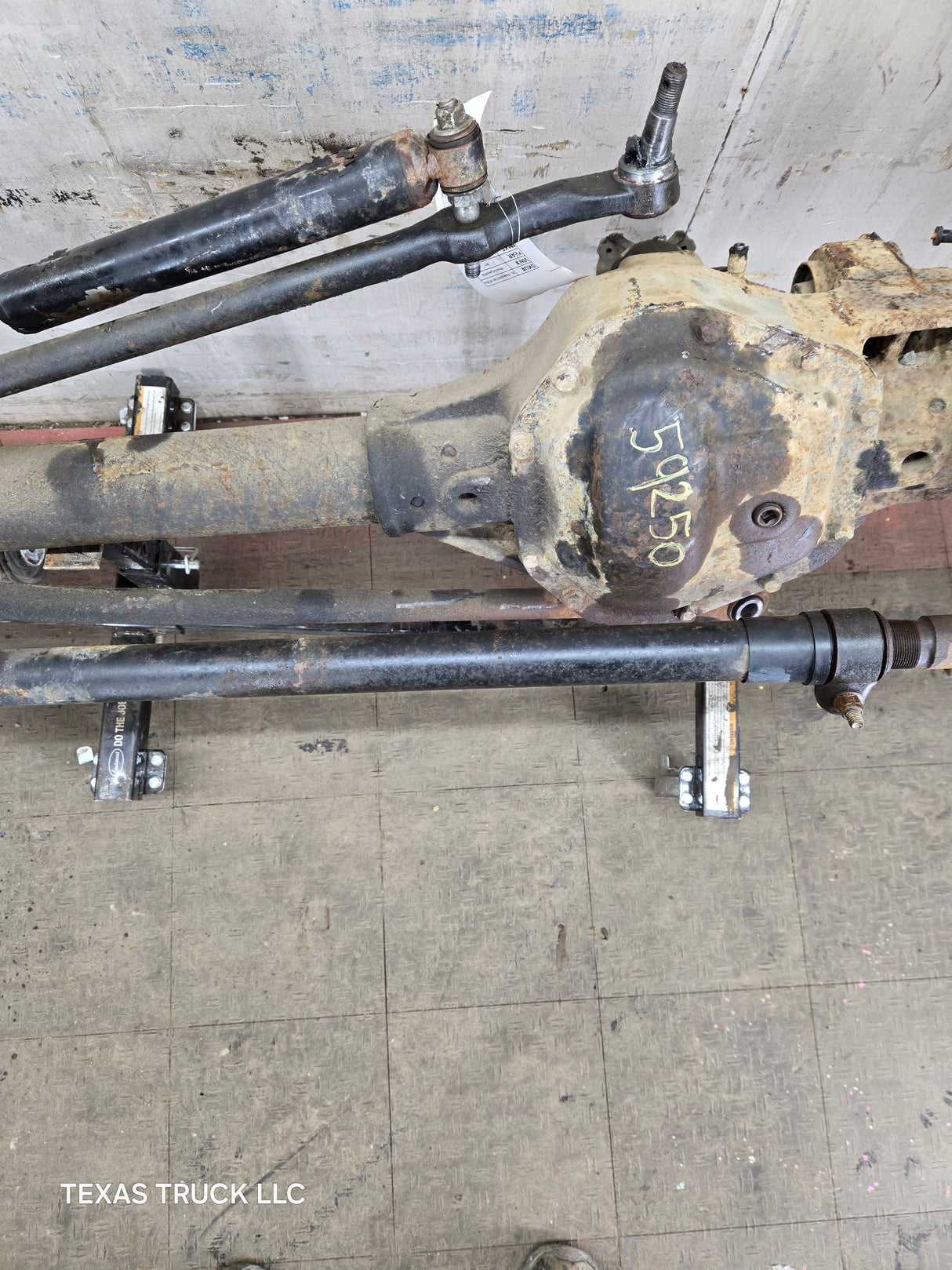 2011-2012 Ford Super Duty F250 F350 Front Axle 3.73 Gear Ratio