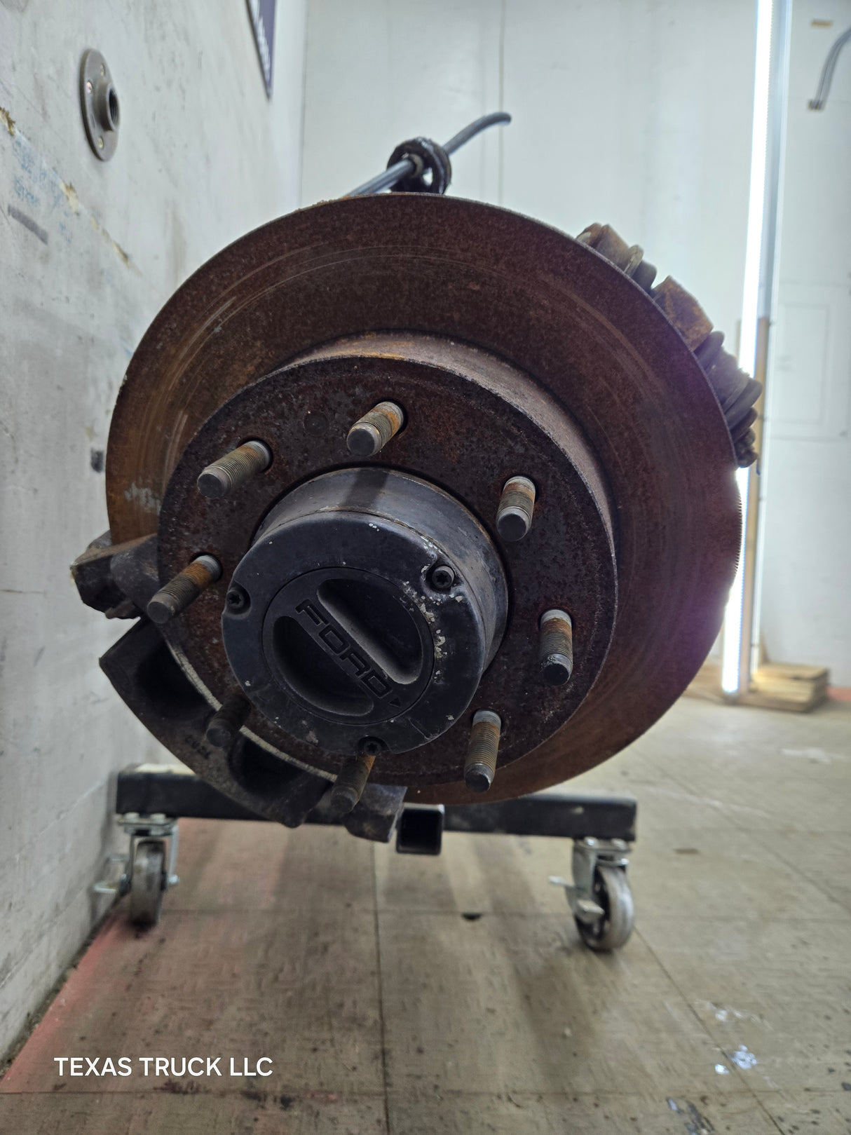 2011-2012 Ford Super Duty F250 F350 Front Axle 3.73 Gear Ratio