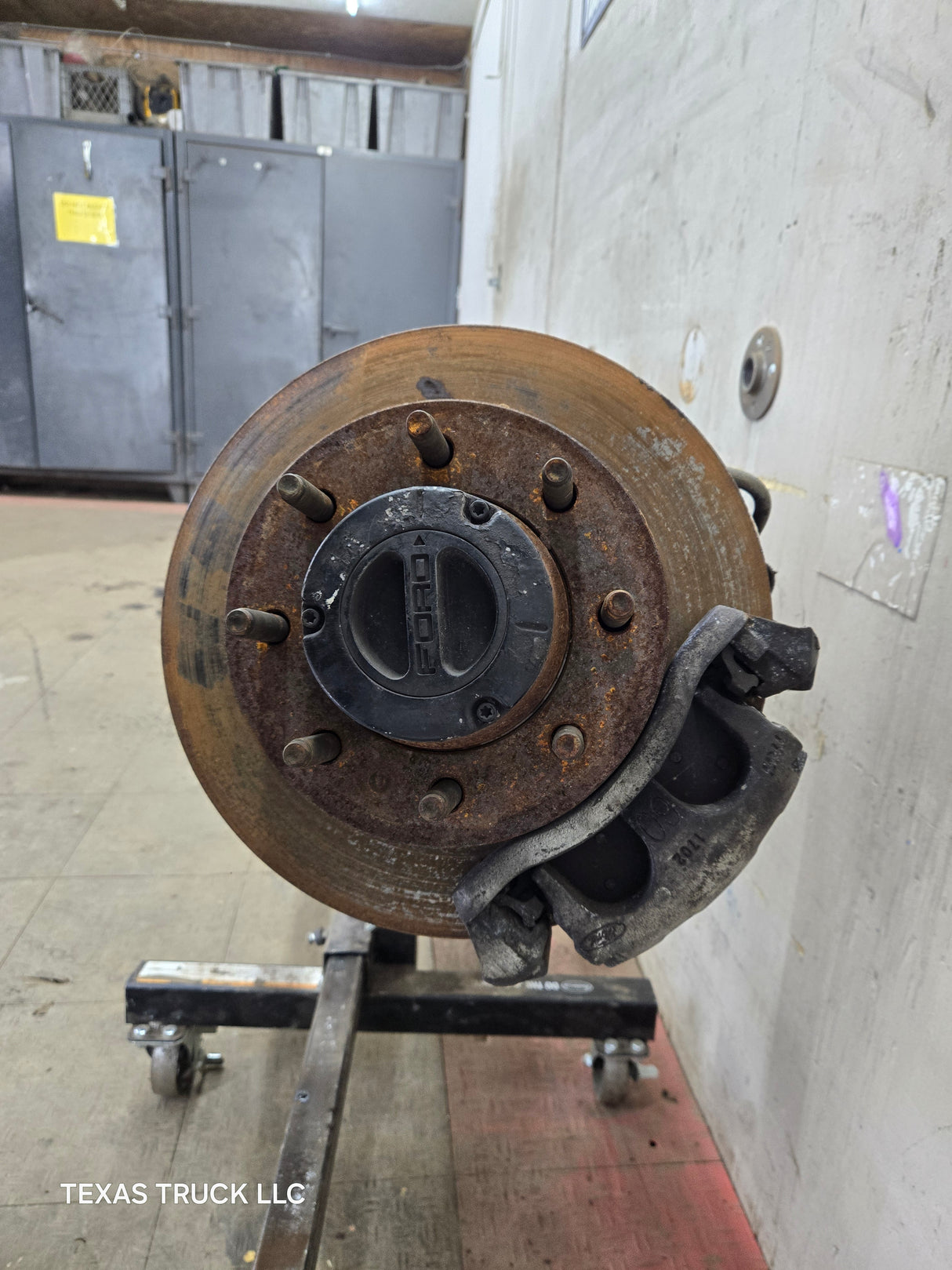 2011-2012 Ford Super Duty F250 F350 Front Axle 3.73 Gear Ratio