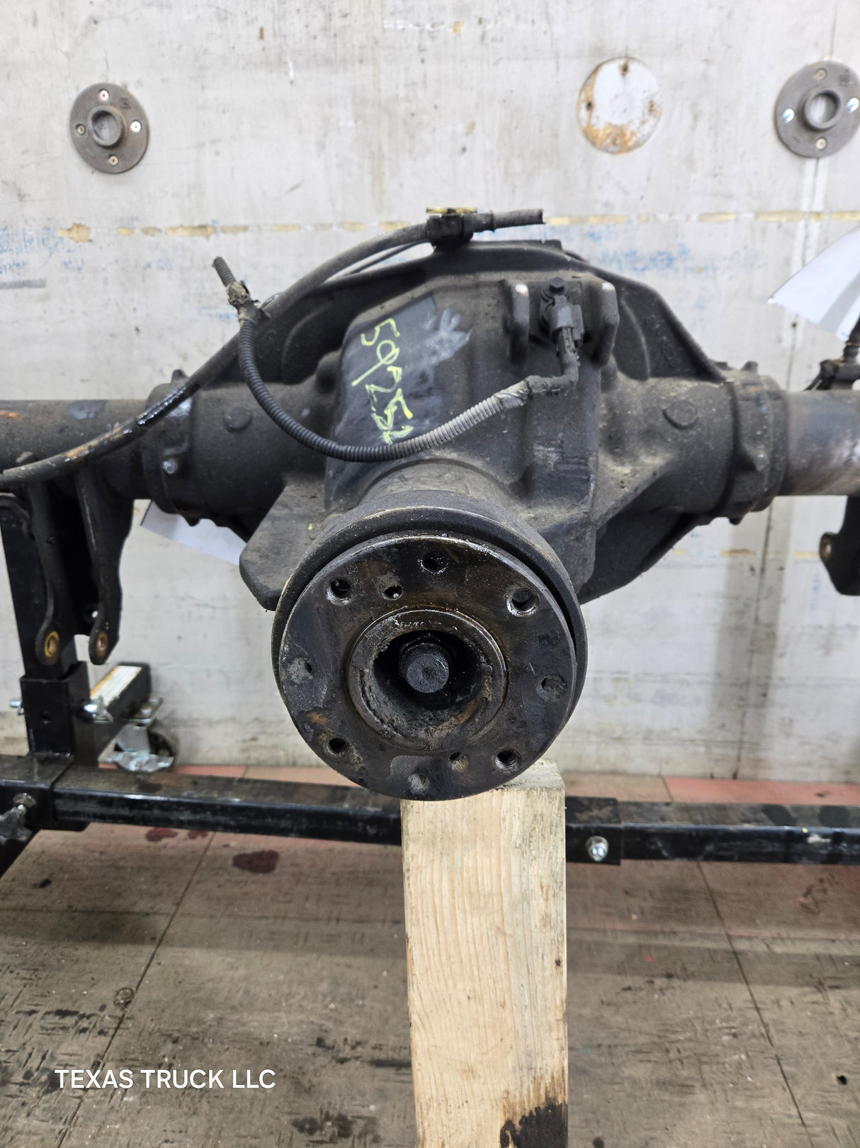 2008-2010 Ford Super Duty F250 F350 SRW Rear Axle 3.73 Gear Ratio