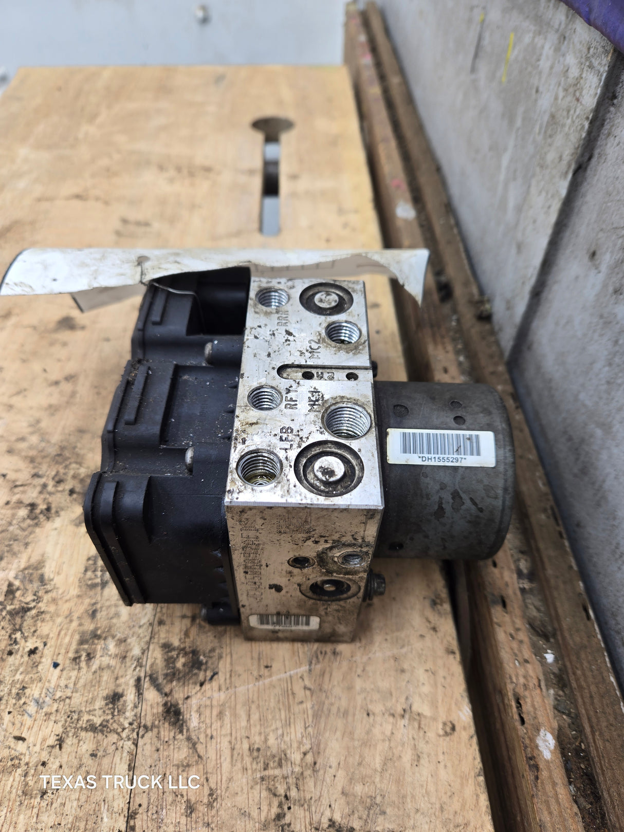 2016 Ford Super Duty F350 F450 F550 DC34-2C346-AD ABS Pump Module Control Assembly