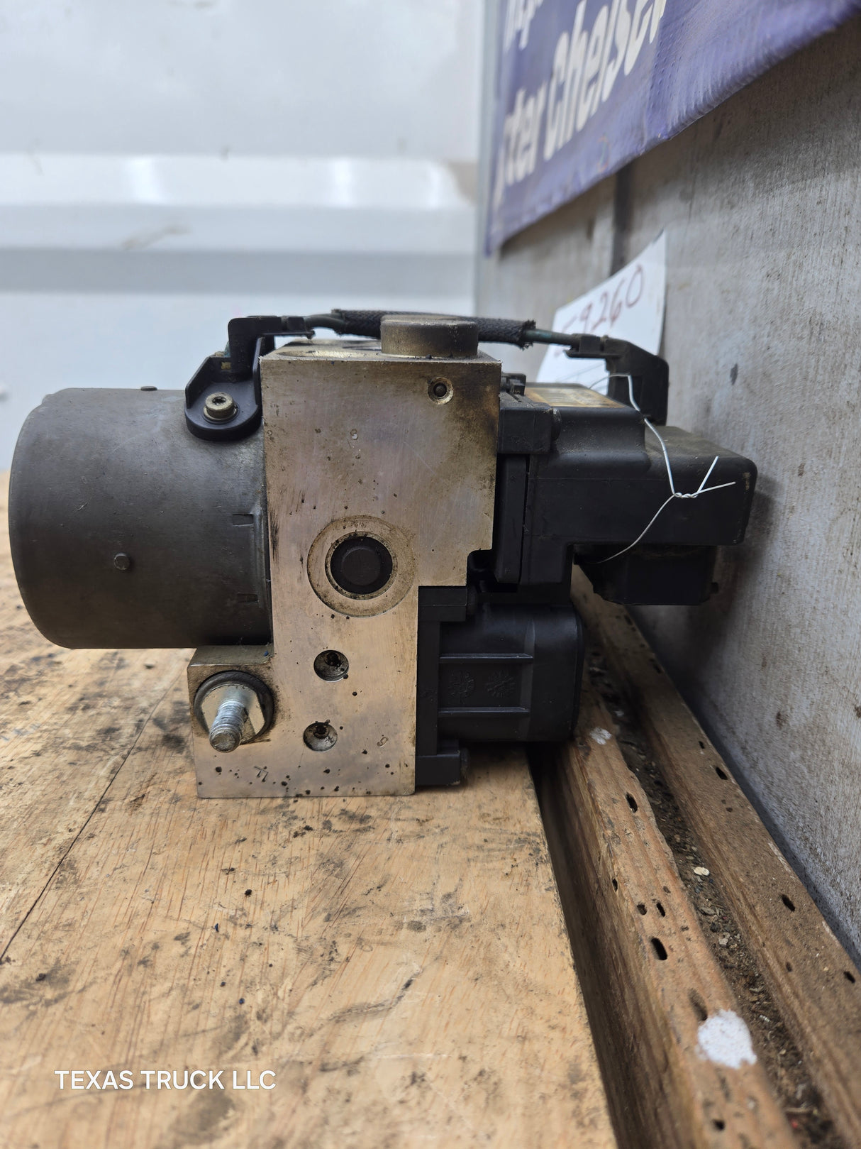 2005-2006 Ford F150 ABS Pump Module Control Assembly