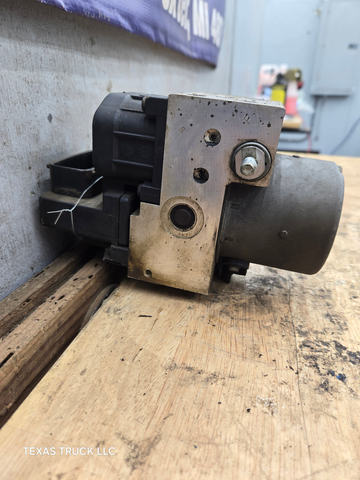 2005-2006 Ford F150 ABS Pump Module Control Assembly