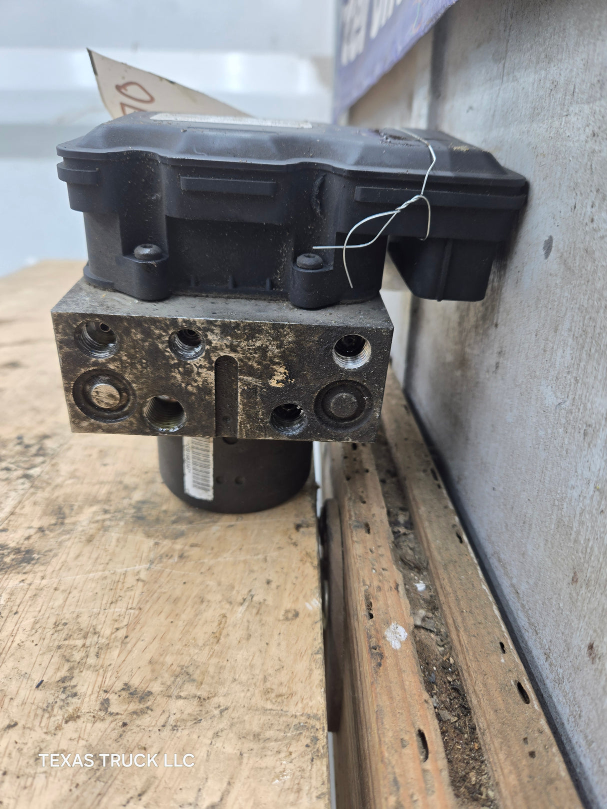 2012 Ford Super Duty F450 F550 ABS Pump Module Control Assembly - BC34-2C346-AG