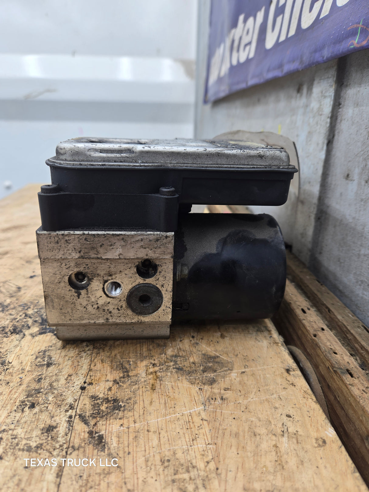 2003-2006 Chevrolet Silverado GMC ABS Pump Module Control Assembly - 13567147