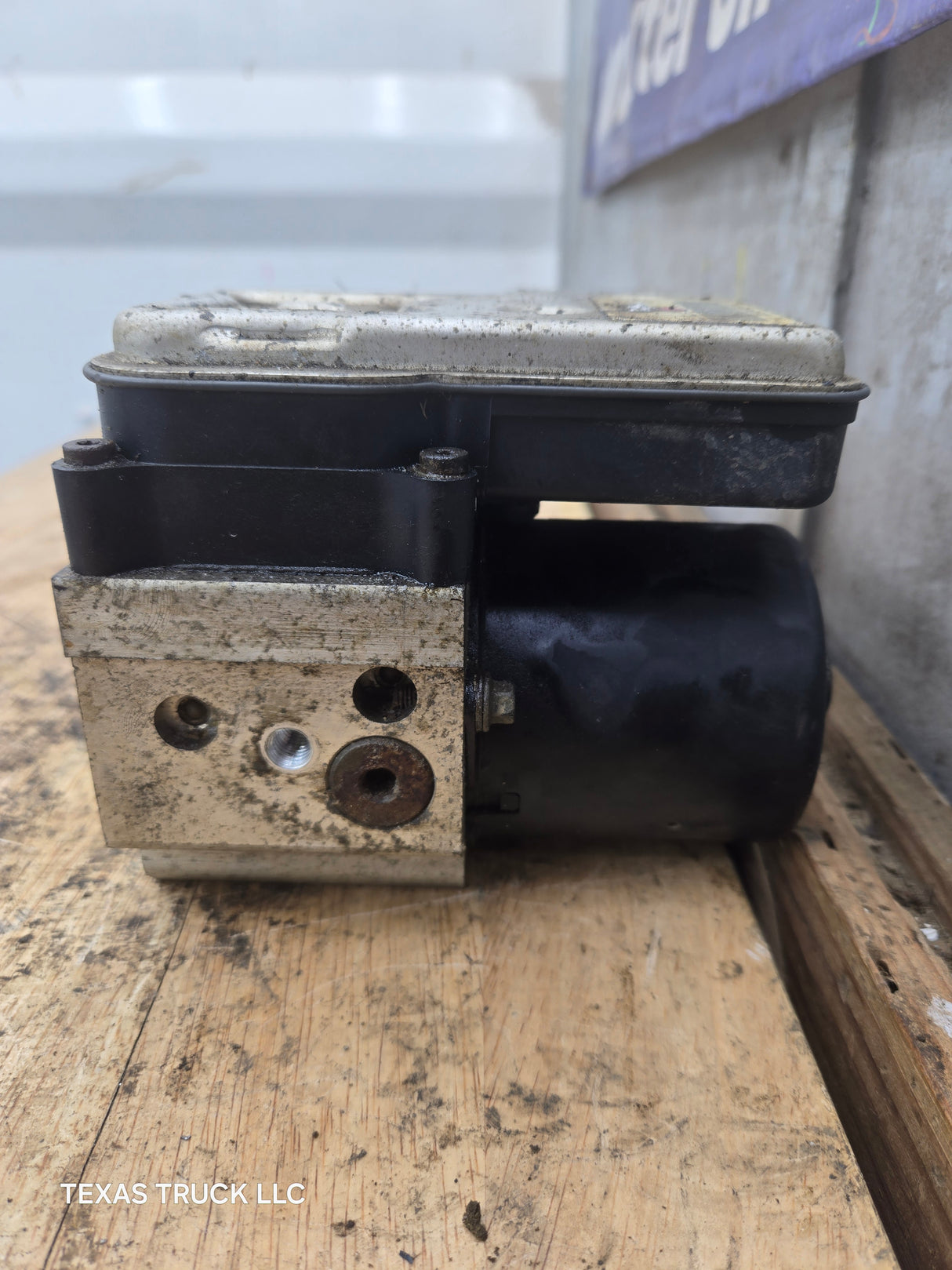 2003-2006 Chevrolet Silverado GMC ABS Pump Module Control Assembly - 13567145