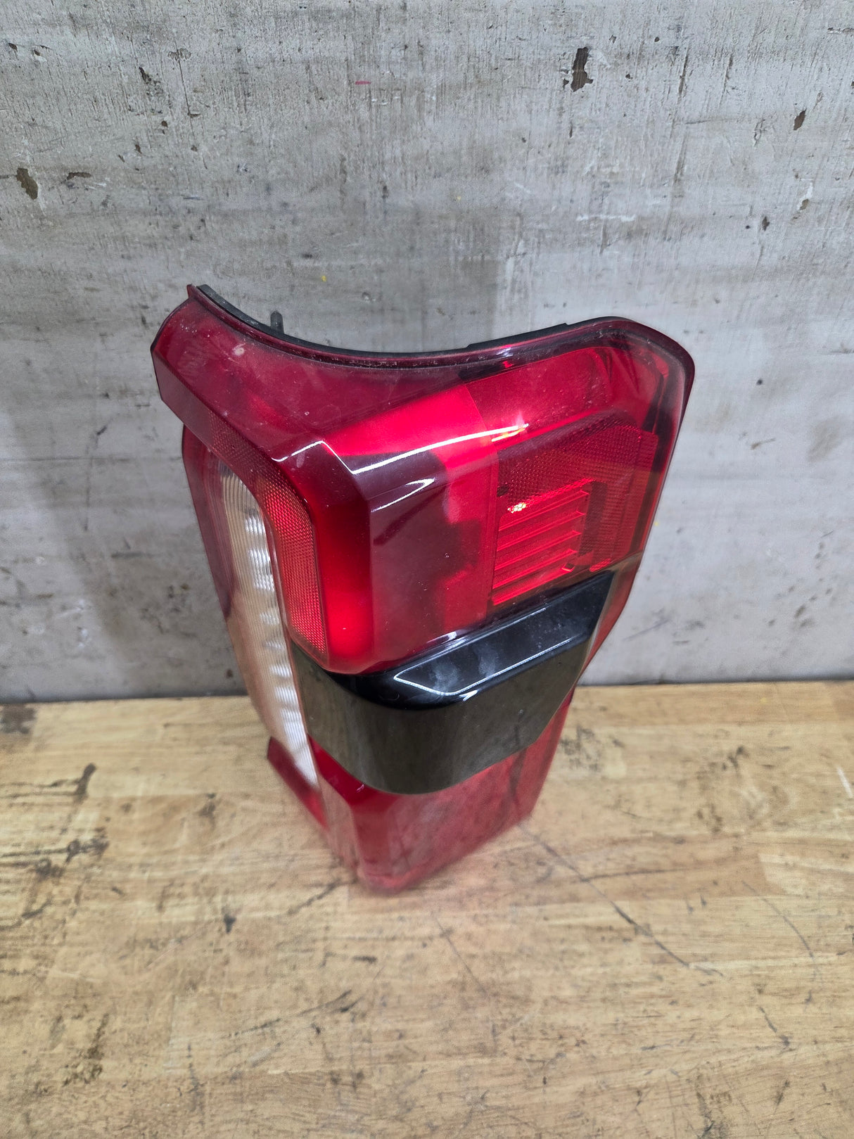 2023-2026 Ford Super Duty F250 F350 RH Incandescent Passenger Side Tail Light With Bliss PC3B-13B504-BJ