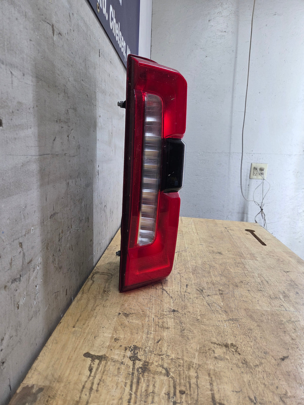 2023-2026 Ford Super Duty F250 F350 RH Incandescent Passenger Side Tail Light With Bliss PC3B-13B504-BJ