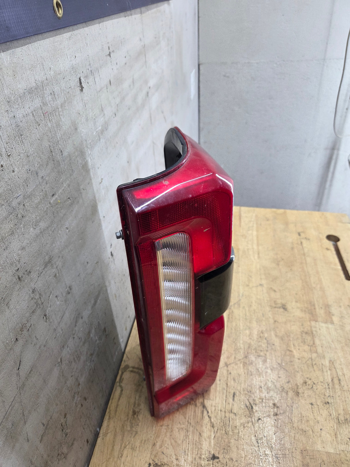 2023-2026 Ford Super Duty F250 F350 RH Incandescent Passenger Side Tail Light With Bliss PC3B-13B504-BJ