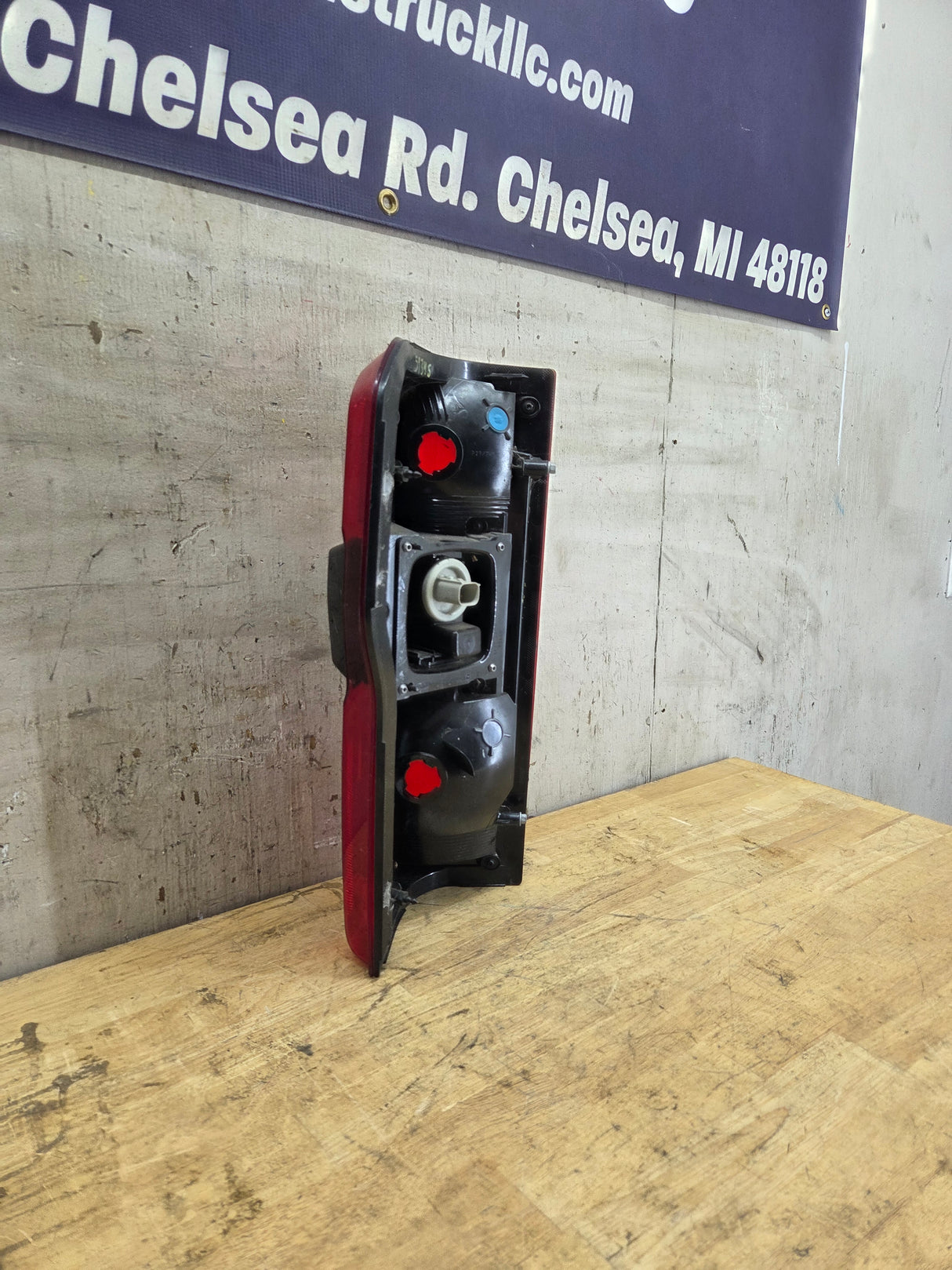 2023-2026 Ford Super Duty F250 F350 RH Incandescent Passenger Side Tail Light With Bliss PC3B-13B504-BJ