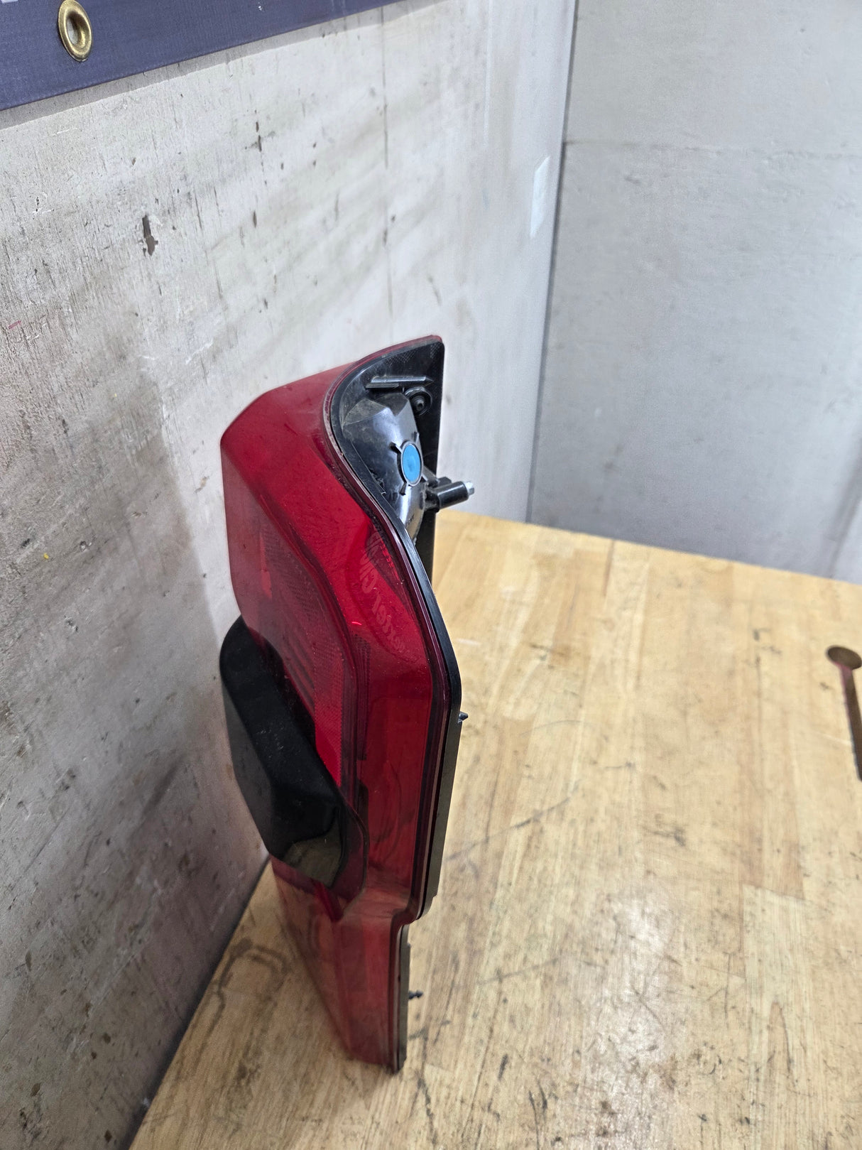 2023-2026 Ford Super Duty F250 F350 RH Incandescent Passenger Side Tail Light With Bliss PC3B-13B504-BJ