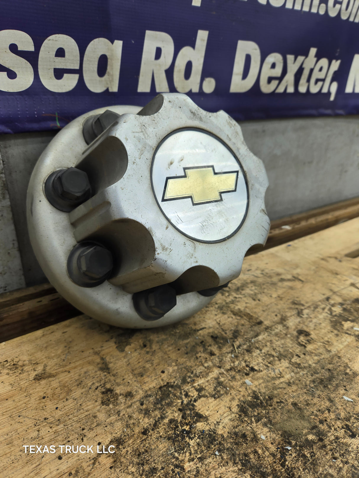 2001-2011 Chevy Silverado 2500 3500 Dually Rear Center Hub Cap 15053705