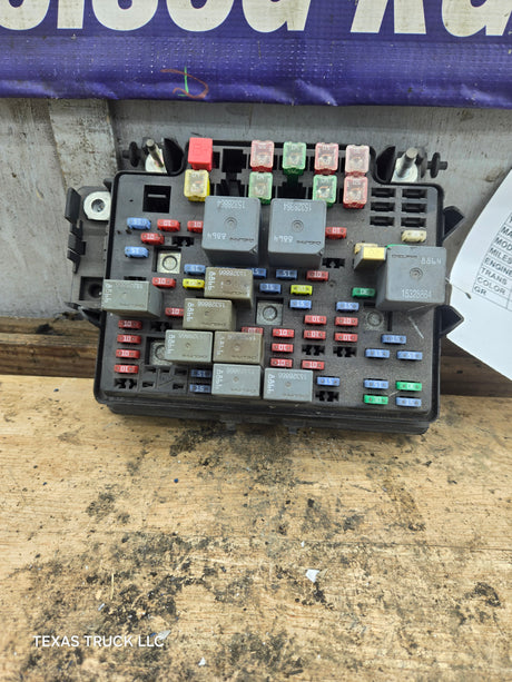 2003-2005 Chevrolet Silverado / GMC Sierra 1500 250 3500 Engine Bay Fuse Box