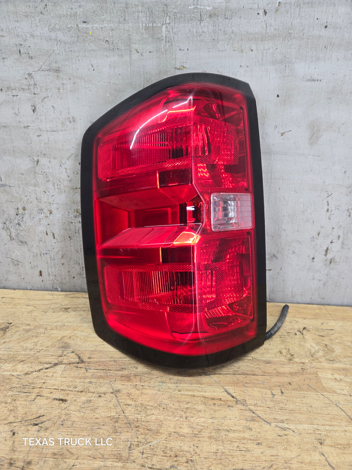 2014-2019 Chevrolet Silverado 1500 2500 3500 LH Driver Side Tail Light 23431875