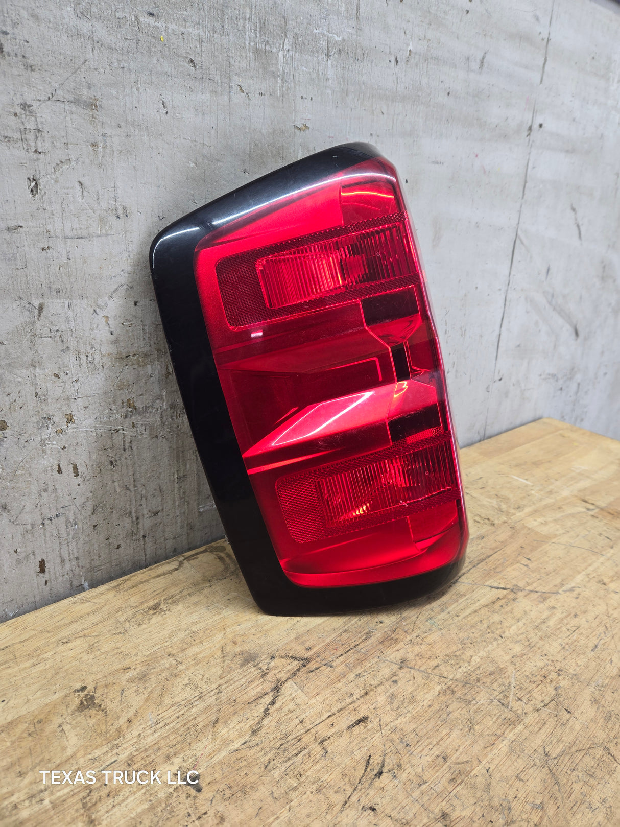 2014-2019 Chevrolet Silverado 1500 2500 3500 LH Driver Side Tail Light 23431875