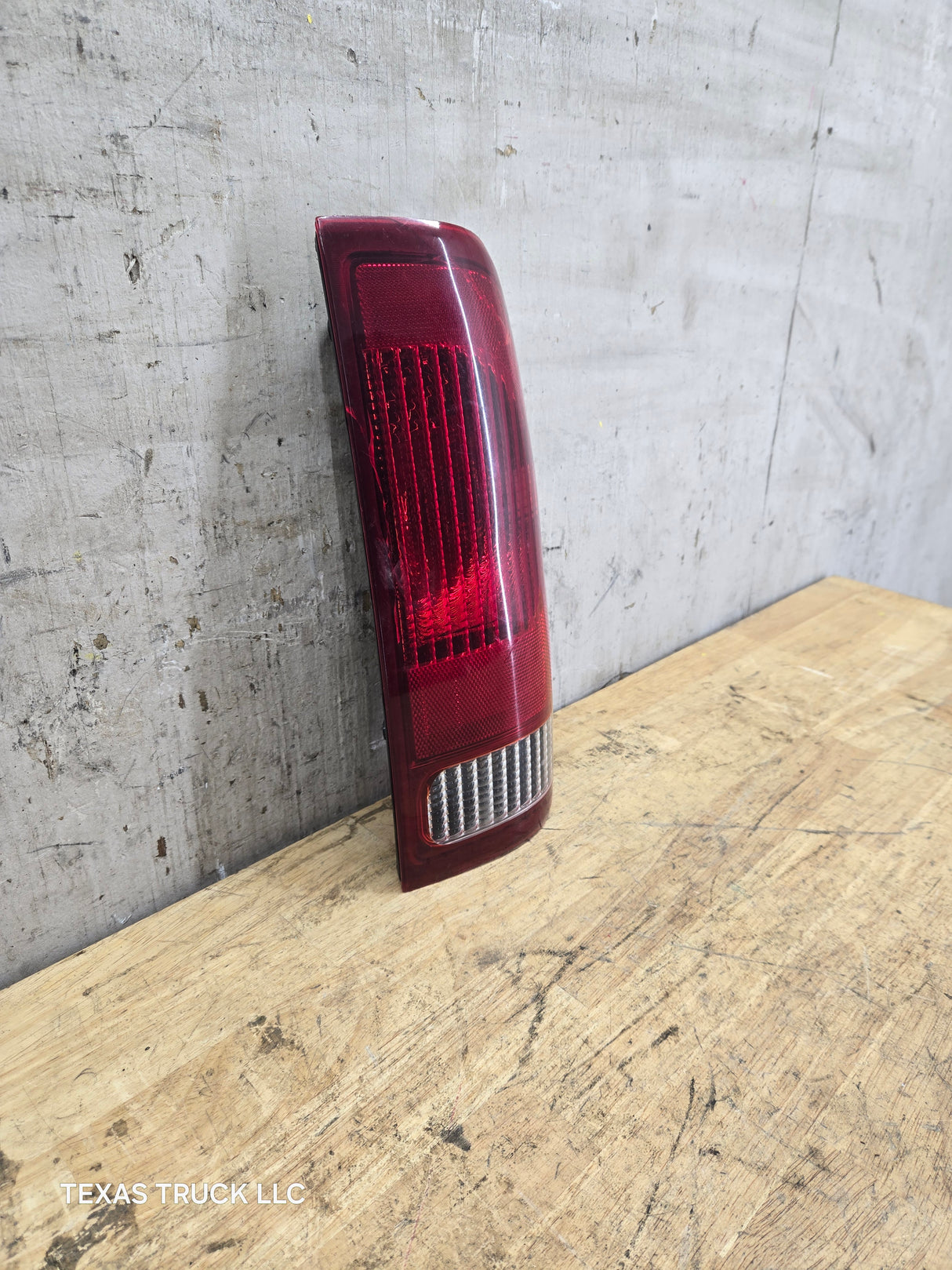 1999-2007 Ford Super Duty Passenger Side Tail Light F250 F350 F450 F550