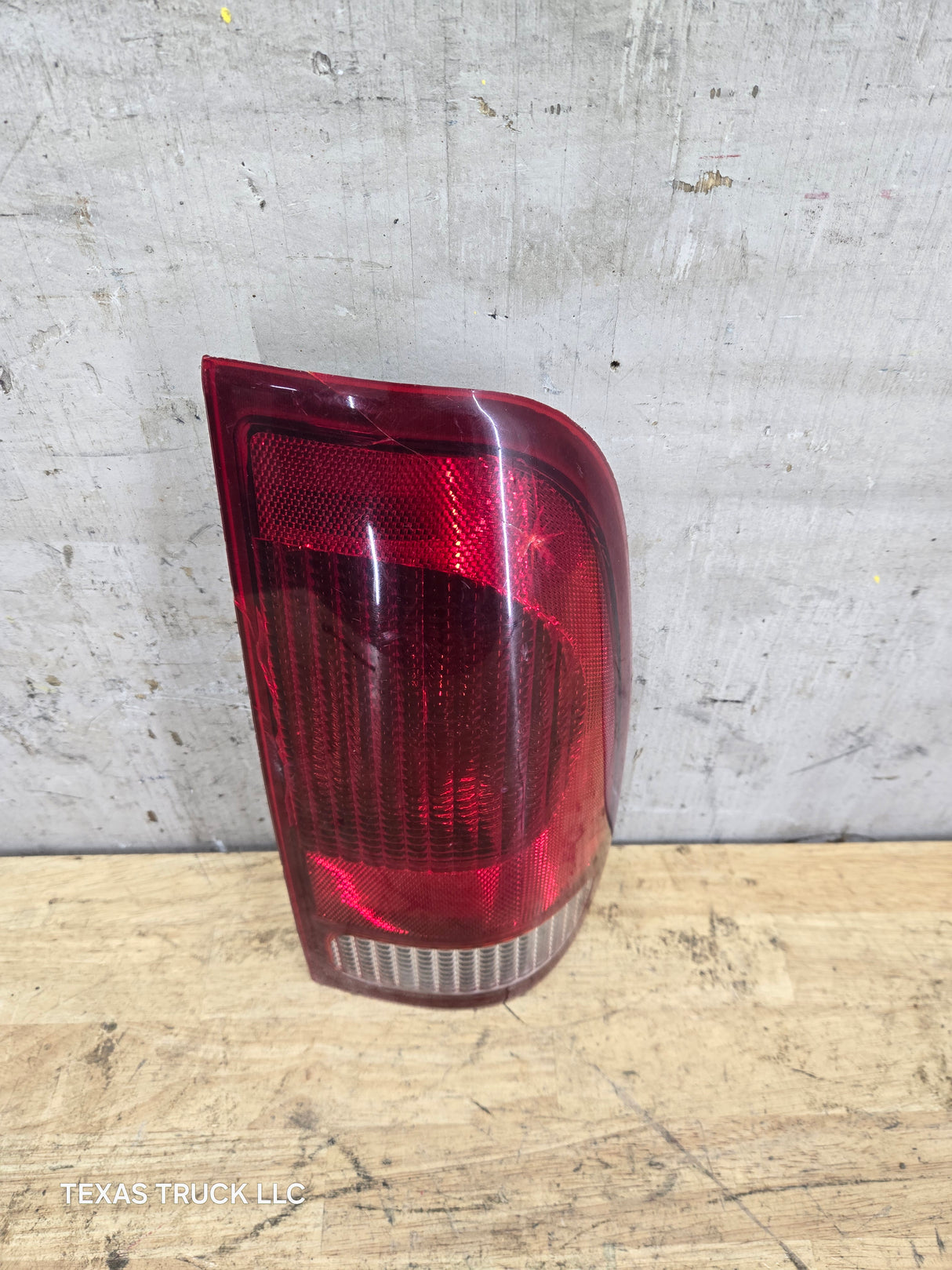 1999-2007 Ford Super Duty Passenger Side Tail Light F250 F350 F450 F550