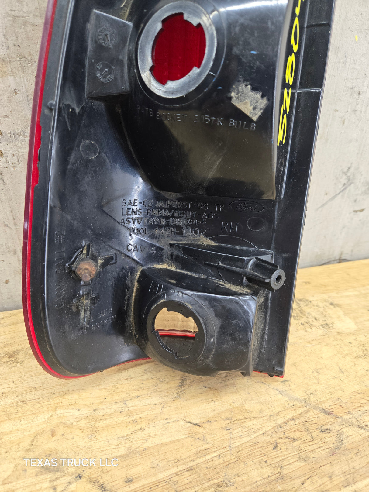 1999-2007 Ford Super Duty Passenger Side Tail Light F250 F350 F450 F550