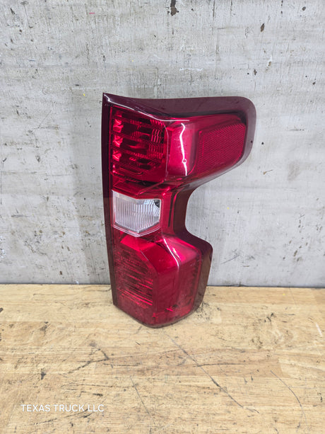 2019-2026 Chevy Silverado Passenger Side Halogen Tail Light 84752979