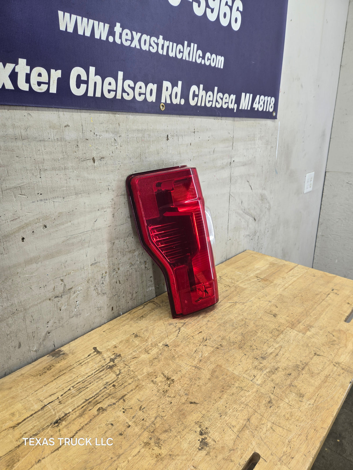 2020-2022 Ford Super Duty Driver Side Tail Light Halogen LC3B-13B505-AD F250 F350 F450 F550