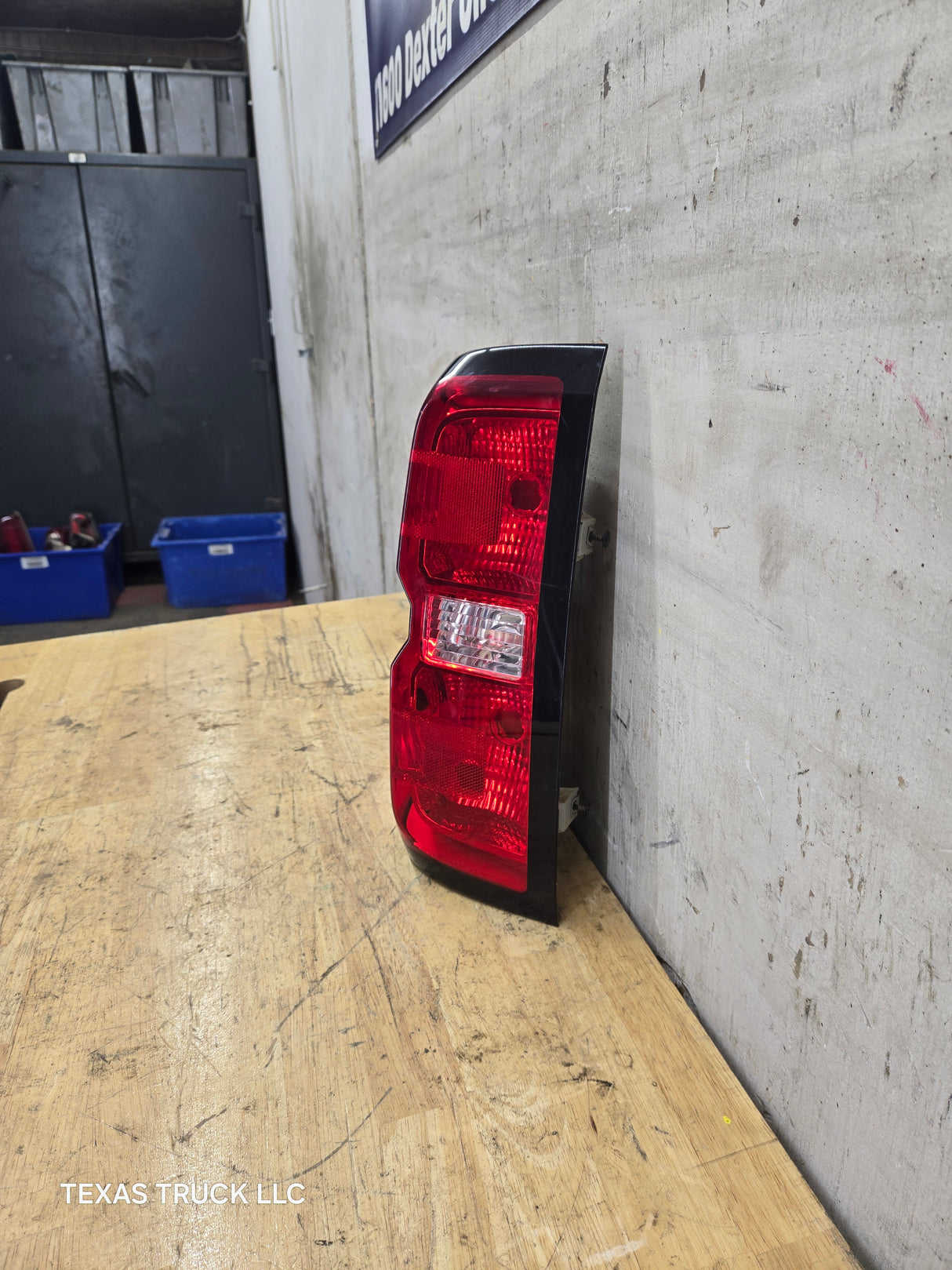 2014-2019 Chevy Silverado Driver Side Halogen Tail Light 84288722