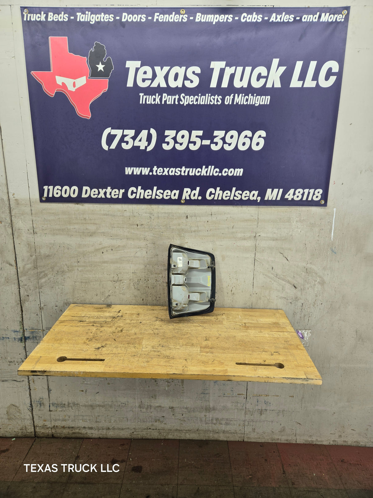 2014-2019 Chevy Silverado Driver Side Halogen Tail Light 84288722