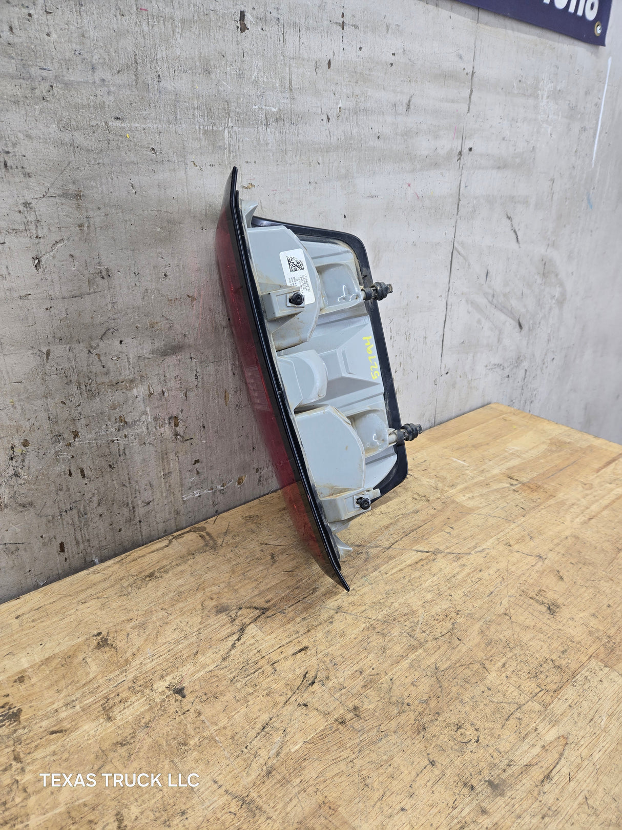 2014-2019 Chevy Silverado Driver Side Halogen Tail Light 84288722