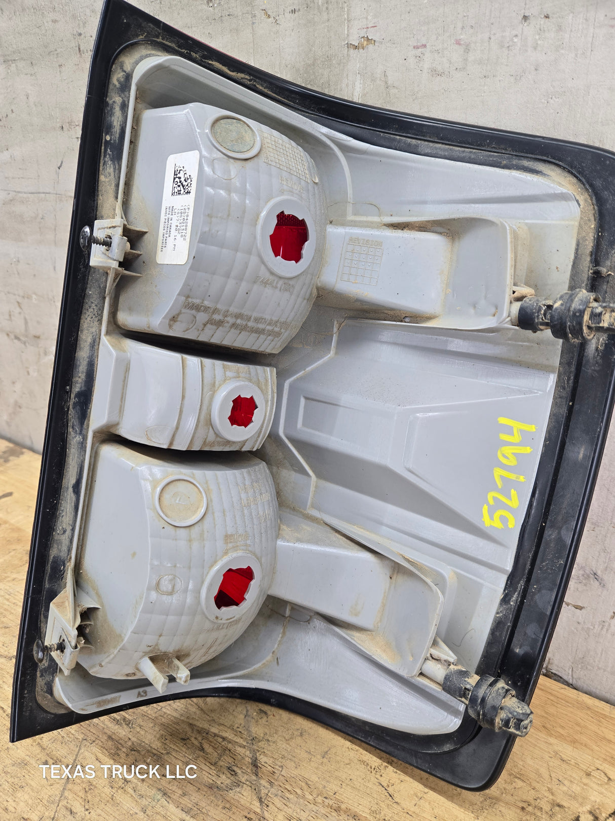 2014-2019 Chevy Silverado Driver Side Halogen Tail Light 84288722