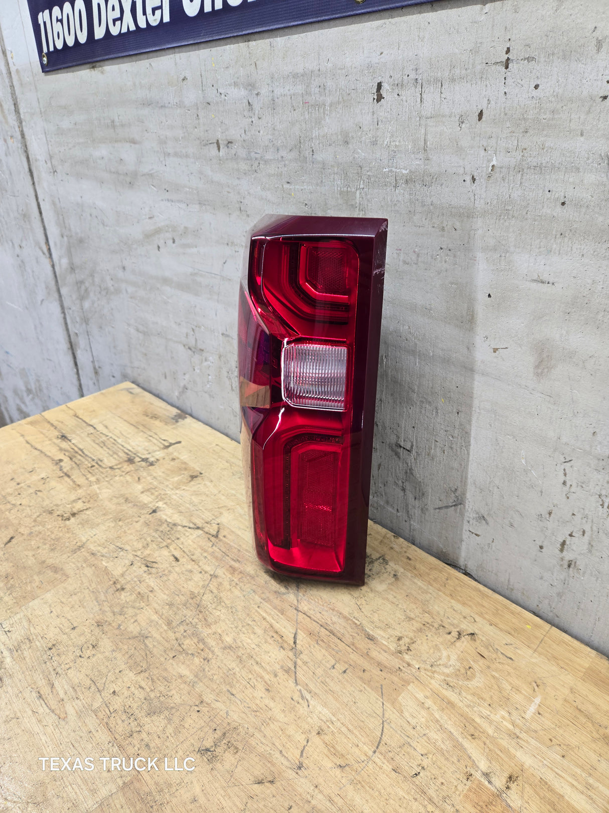 2020-2026 Chevy Silverado 3500HD Dually Driver Side Tail Light 85588321
