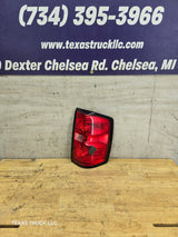 2014-2019 Chevy Silverado Passenger Side Halogen Tail Light 84288723