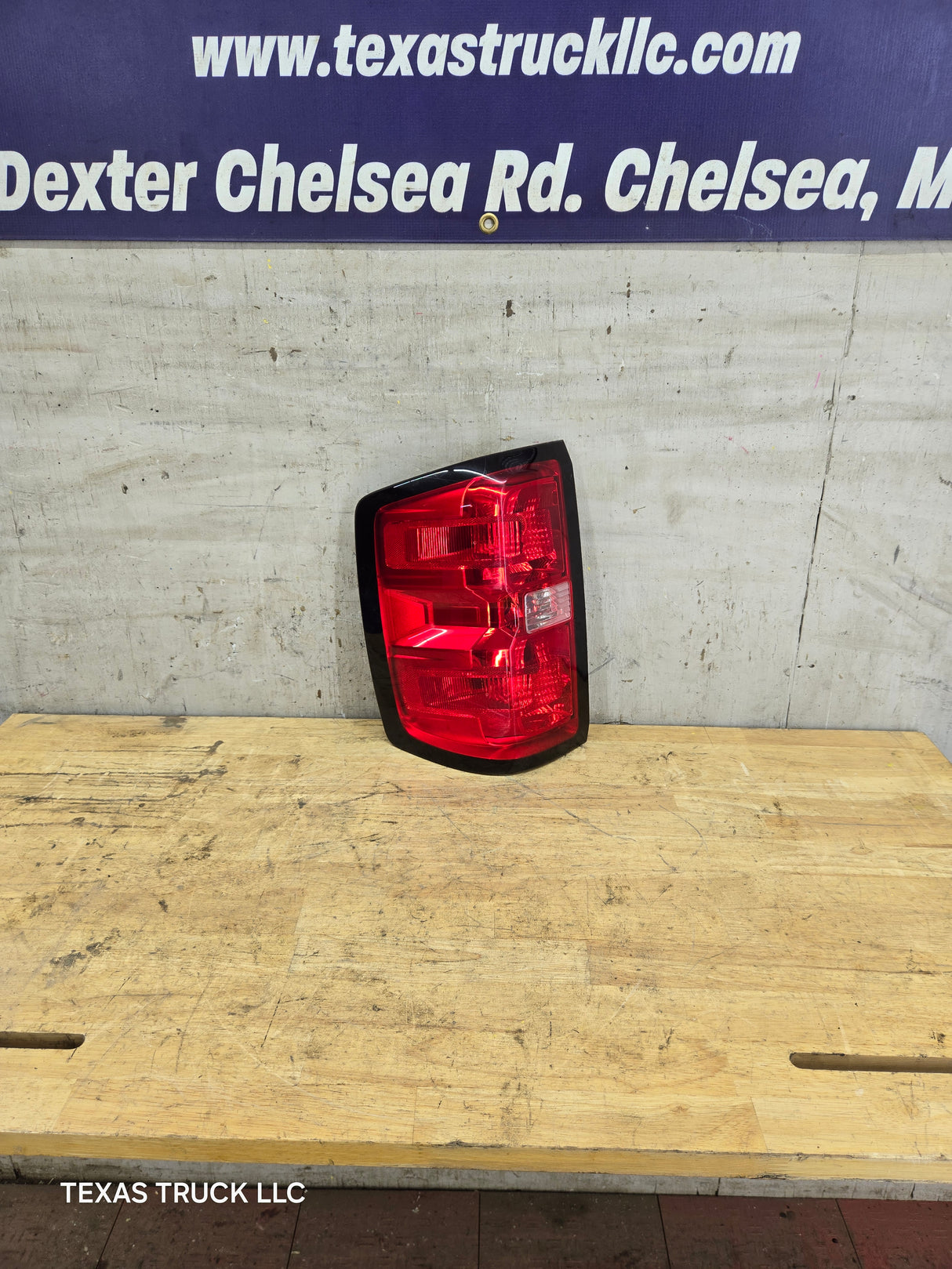 2014-2019 Chevy Silverado Driver Side Halogen Tail Light 84288722