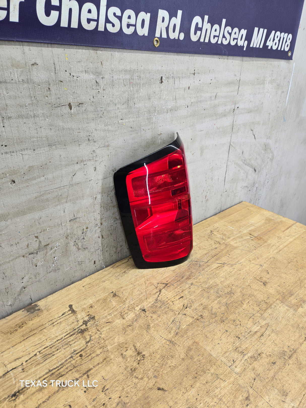 2014-2019 Chevy Silverado Driver Side Halogen Tail Light 84288722