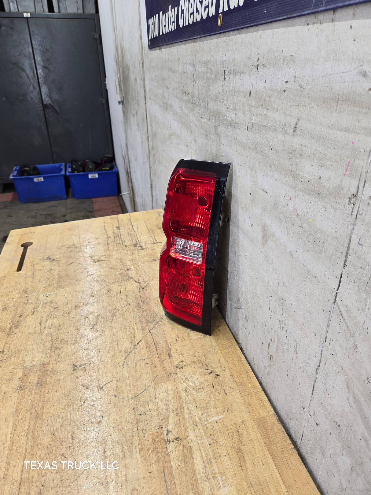 2014-2019 Chevy Silverado Driver Side Halogen Tail Light 84288722