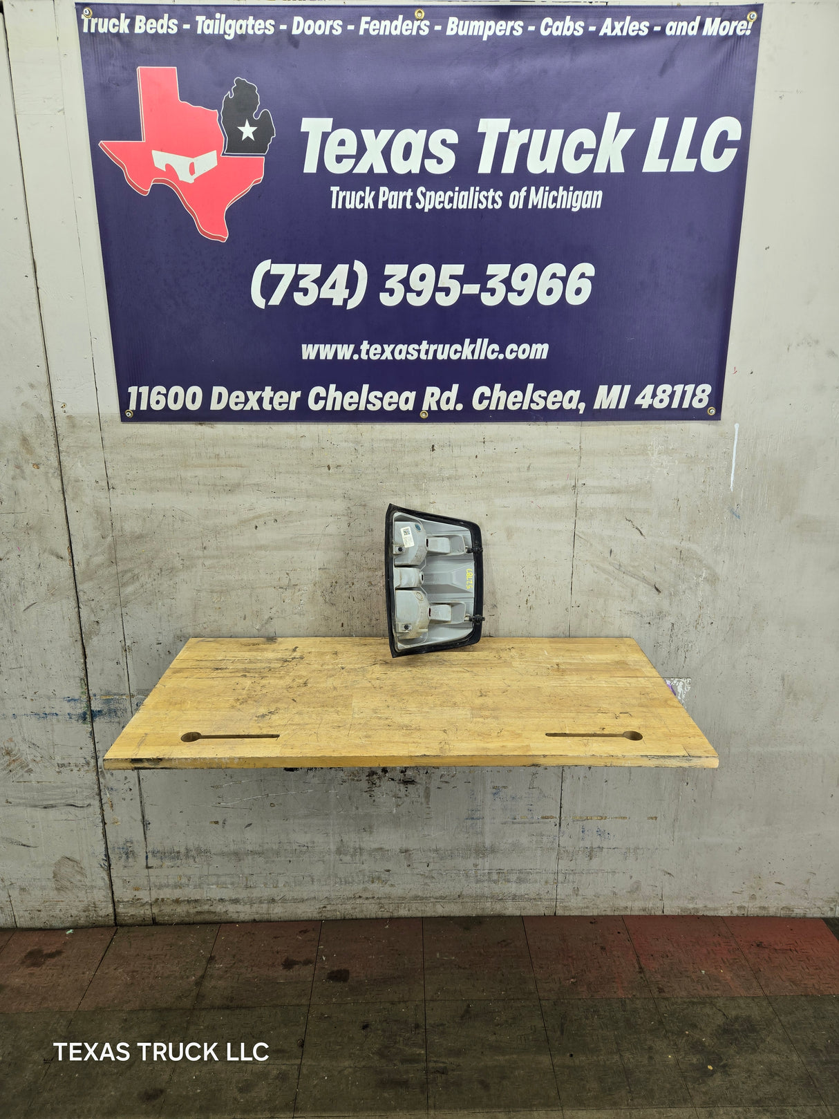 2014-2019 Chevy Silverado Driver Side Halogen Tail Light 84288722